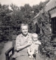 1955-00-00(1) Astrid med sands. Birgit.jpg